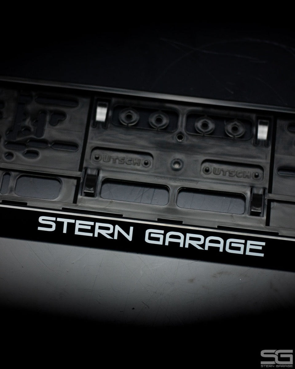 http://stern-garage-shop.com/cdn/shop/products/Stern-Garage-Kennzeichenhalter-Satz-Stern-Garage-215.jpg?v=1677165077